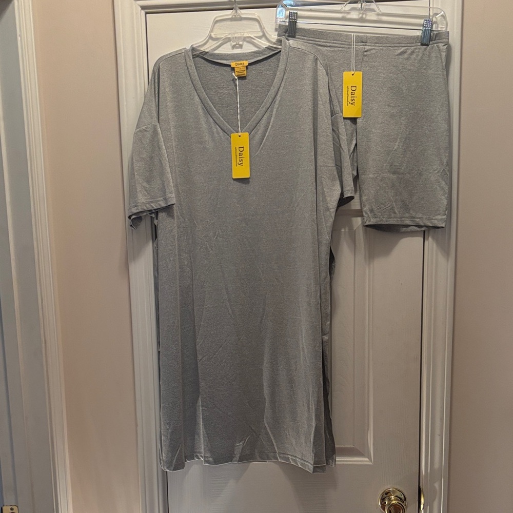 NWT Daisy Shoppe pajama set
